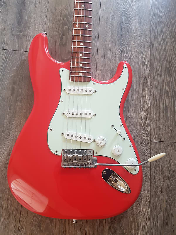 Fender Stratocaster 00 - Fiesta Red | Reverb