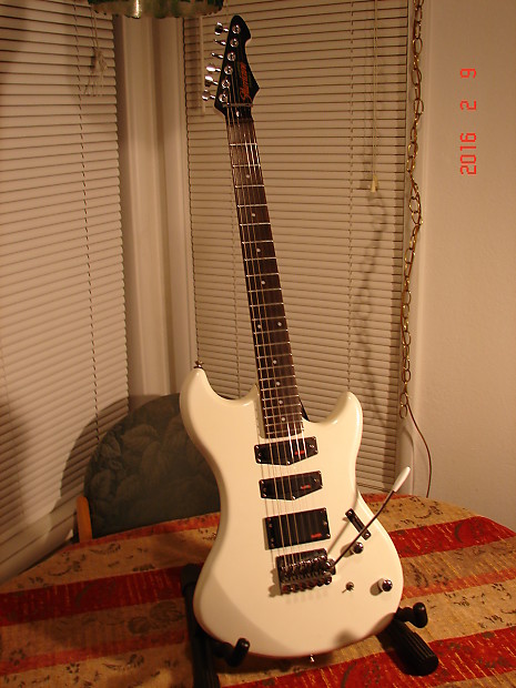 値下げ！【レア】Hurricane by morris エクスプローラータイプ MORRIS - 激レア '80s Hurricane by Morris strat Typeの通販 by