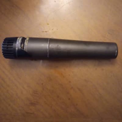 Shure Unidyne III SM57 Cardioid Dynamic Microphone