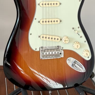 Fender Deluxe Roadhouse Stratocaster with Pau Ferro Fretboard 2018 - 2021 - 3-Color Sunburst for sale