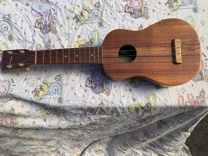 kamaka Ukulele gold label Reverb