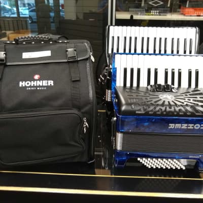 Hohner Bravo II 48 Bass Piano Accordion Blue image 3