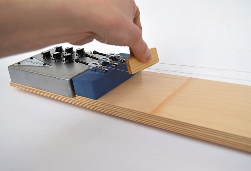 Moodytron electronic string instrument Reverb UK