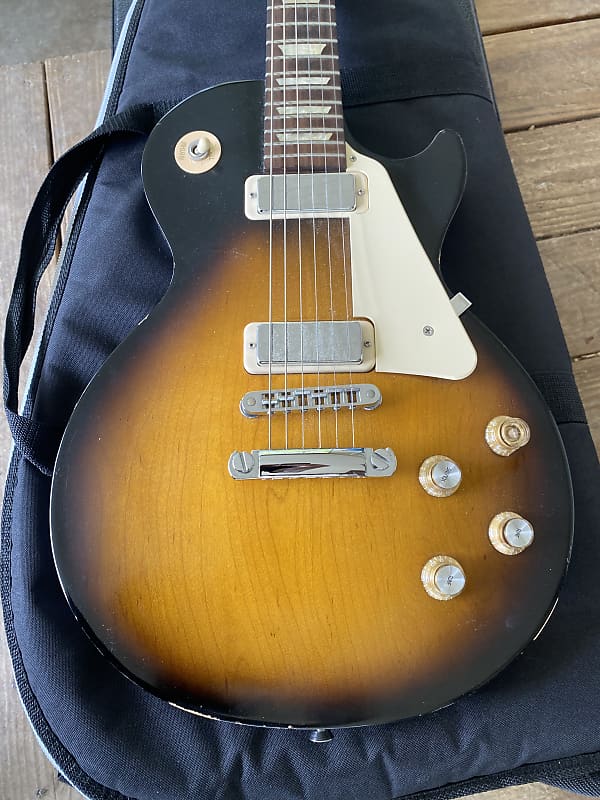 Gibson Les Paul 70s Tribute ゴールド ハードケース付 Gibson Les Paul Goldtop 70s Tribute - Realistic Relic w