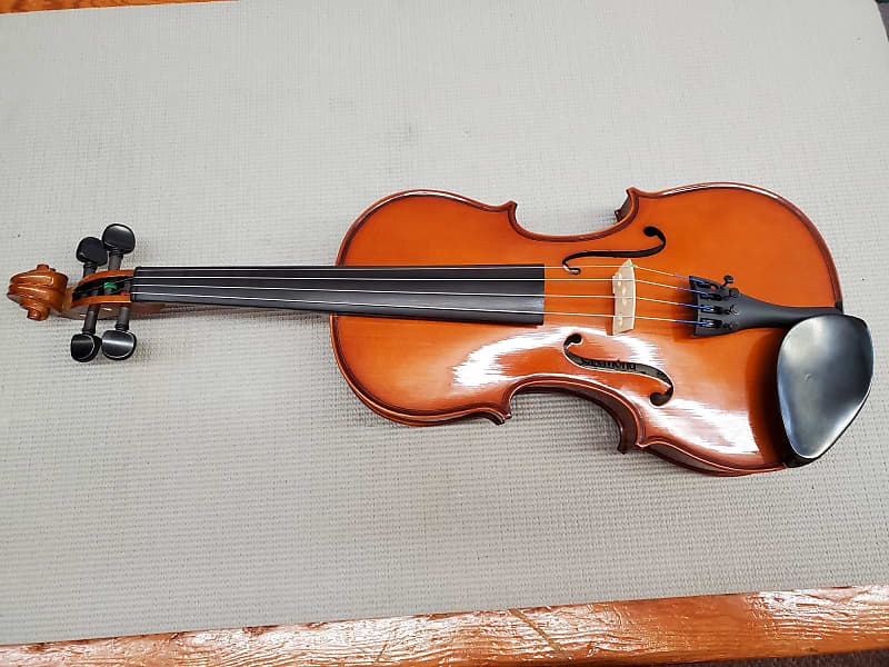 Used Cremona SV200 Violin 4/4 image 1