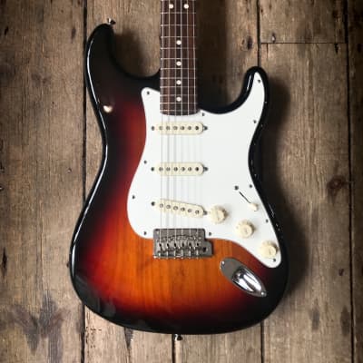 2014 Fender 60th Anniversary Stratocaster with Rosewood Fretboard in Sunburst with hard shell case image 1