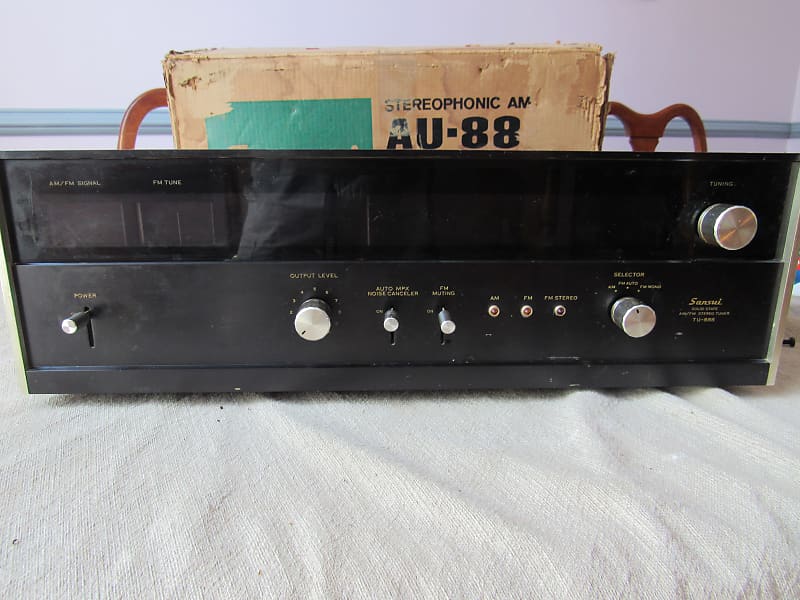 Sansui TU 888 tuner in very good condition with original box and packaging.