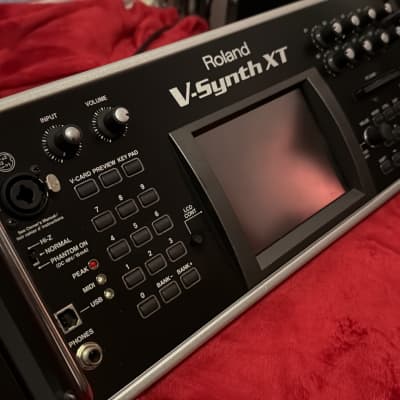 Roland V-Synth XT