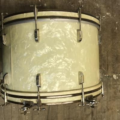 Leedy and Ludwig  24 x 14 Bass Drum with Spurs  1950s  White Marine Pearl image 4