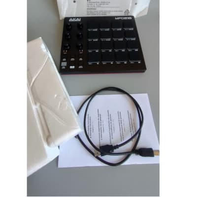 Akai MPD218 2015 - Present - Black image 11