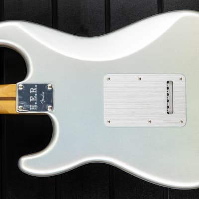 Fender H.E.R. Stratocaster MN - Chrome Glow - b-stock MX20185152 image 25