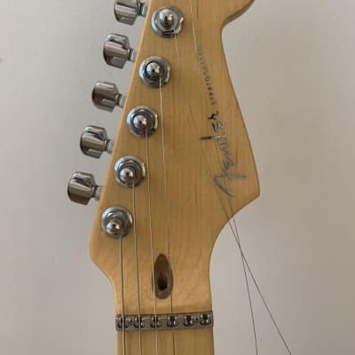 Fender - American Deluxe Stratocaster HSS (2005), Maple Fingerboard, 3-Color Sunburst image 4