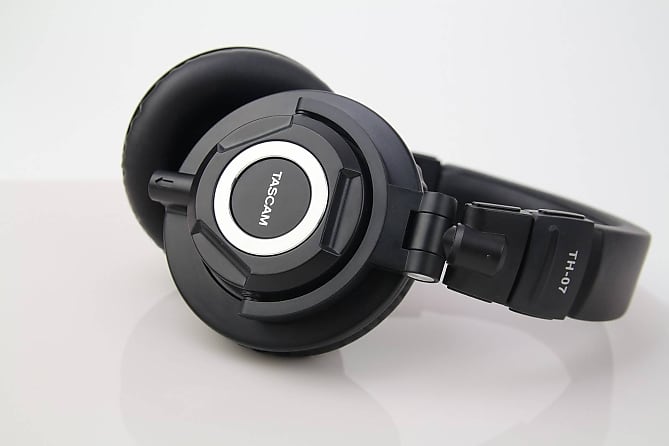 TASCAM TH-07 High Definition Monitor Headphones, TH-07  			