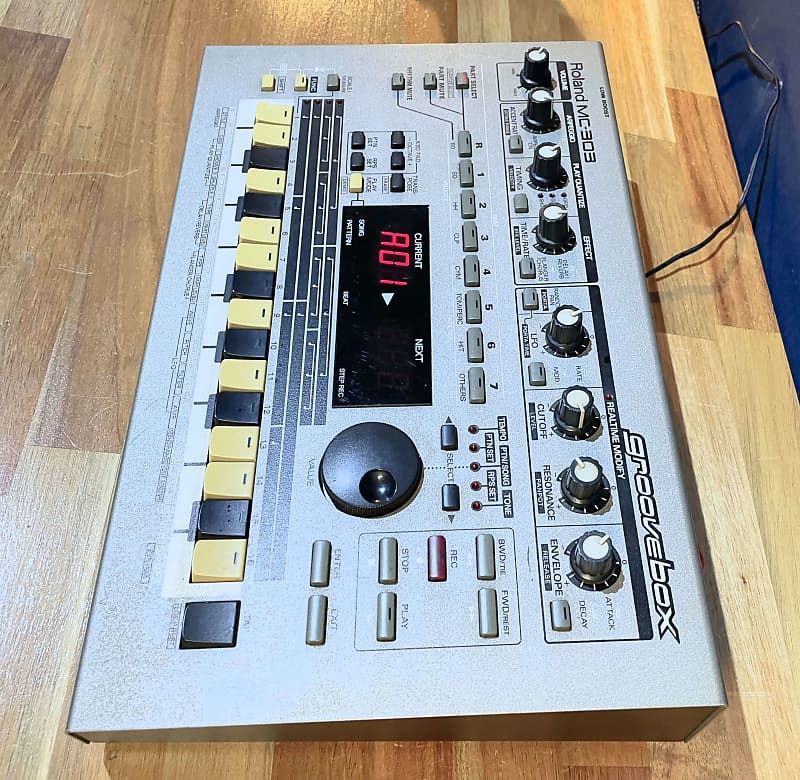 Roland MC-303 Groovebox 1990 - 1998 | Reverb