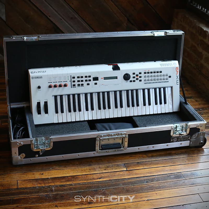 Yamaha MX49 V2 Music Synthesizer w/ Anvil Roadcase & Vinyl | Reverb