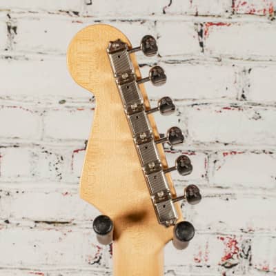 Fender Eric Johnson Stratocaster®, Maple Fingerboard, 2-Color Sunburst image 6