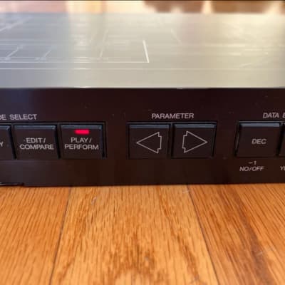 Yamaha TX81Z Rackmount FM Tone Generator 1987 - 1988 - Black