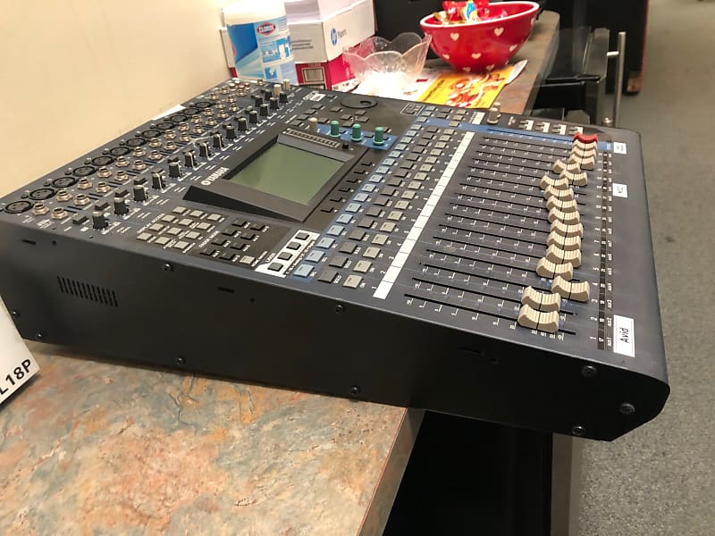 Yamaha 01V96 Version 2 16-Channel Digital Recording Mixer Console