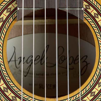 Angel Lopez SIL-TCE M Thin Body Electro-Acoustic Classical Guitar :  : Musical Instruments, Stage & Studio