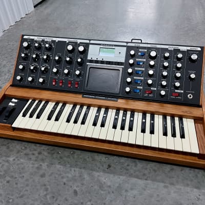 Moog Minimoog Voyager Performer Edition 44-Key Monophonic Synthesizer 2002 - 2015 - Traditional Wood Cabinet
