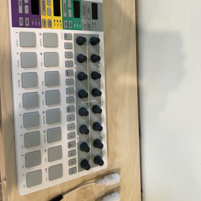 BeatStep Pro MIDI Controller image 3