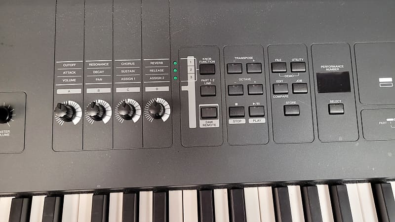  Yamaha MX88 88-Key Weighted Action Synthesizer : Musical  Instruments