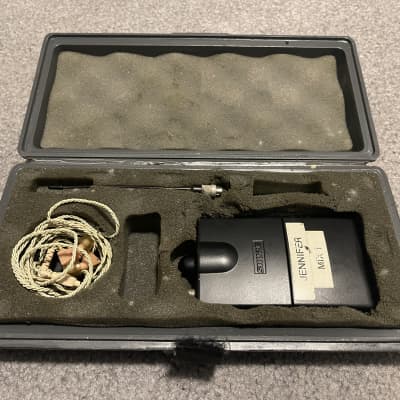 Shure P6R-HB Wireless Transmitter Pack (FREQ 629.975 - 634.775 MHz) w/ Case image 1