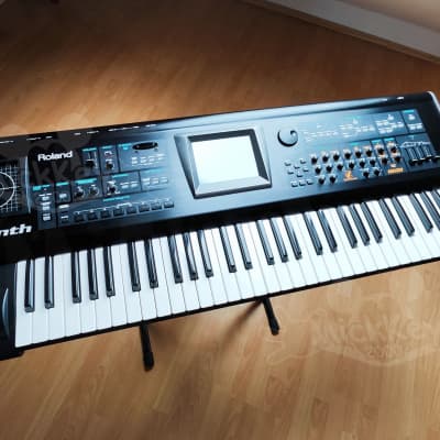 Roland V-Synth 61-Key Digital Synthesizer in very good condition