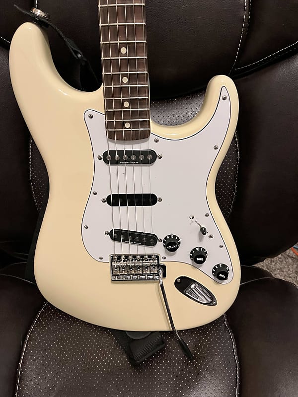 Fender Ritchie Blackmore Artist Series Signature Stratocaster 2009 - Present - Olympic White image 1