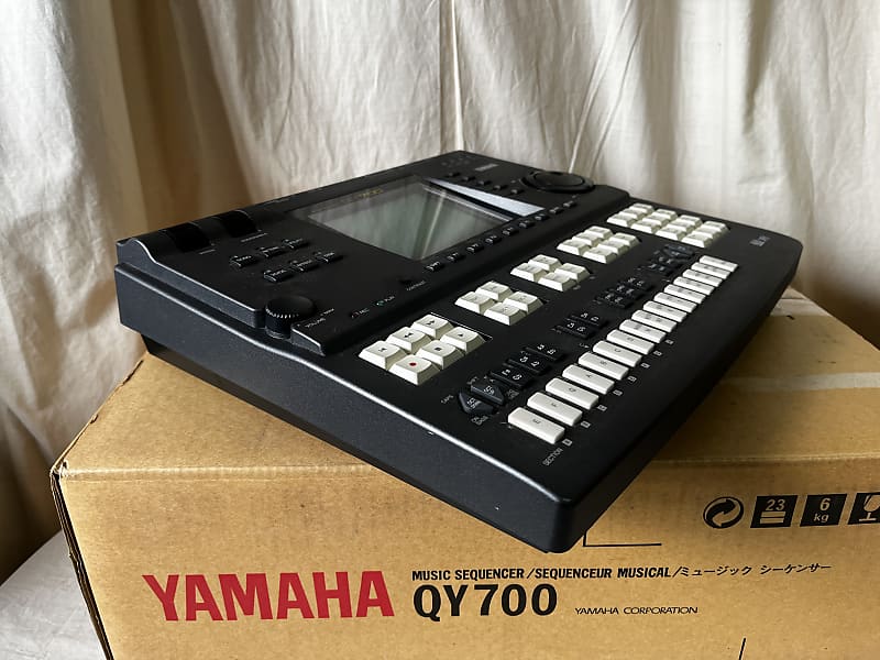 Yamaha QY700 Music Sequencer High-End Sequencer Workstation w/ box, power  supply