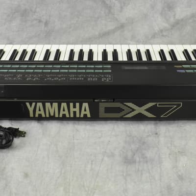 YAMAHA DX7 Digital Programmable Algorithm Synthesizer W/original case【Very Good】 image 16