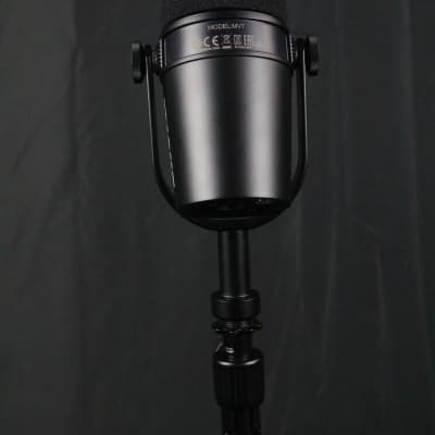 Shure MV7 Dynamic USB Podcast Microphone 2020 Black image 4