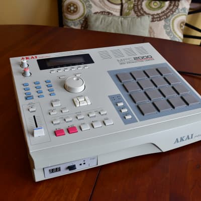 Akai MPC2000 MIDI Production Center (Upgraded 32 MB MAX RAM, Floppy Disk Reader + USB Floppy Emulator)