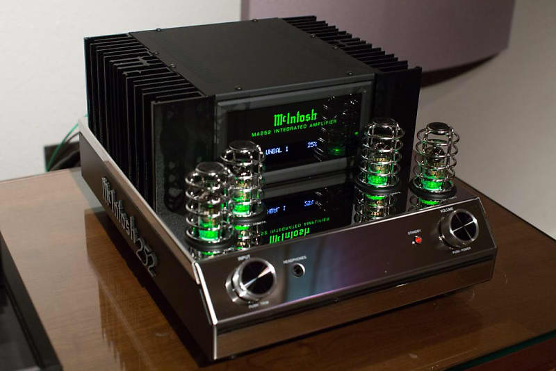 McIntosh MA252 2Channel Hybrid Tube Integrated Amplifier w/ Reverb