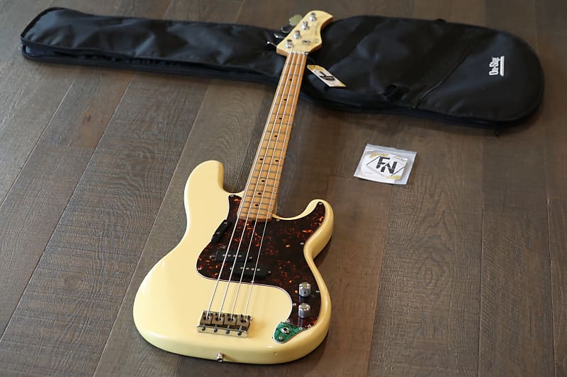 Hondo Deluxe Series 830 4String Precision Bass Blonde + Gig Reverb