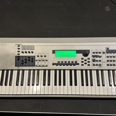 Yamaha MO 8 Production Synthesizer 2000s - Gray