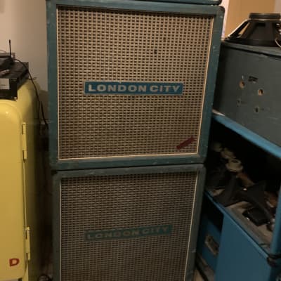 Collectors item London city. With rapport  Gitar amp dea 130.  1970 tees  - Green image 1