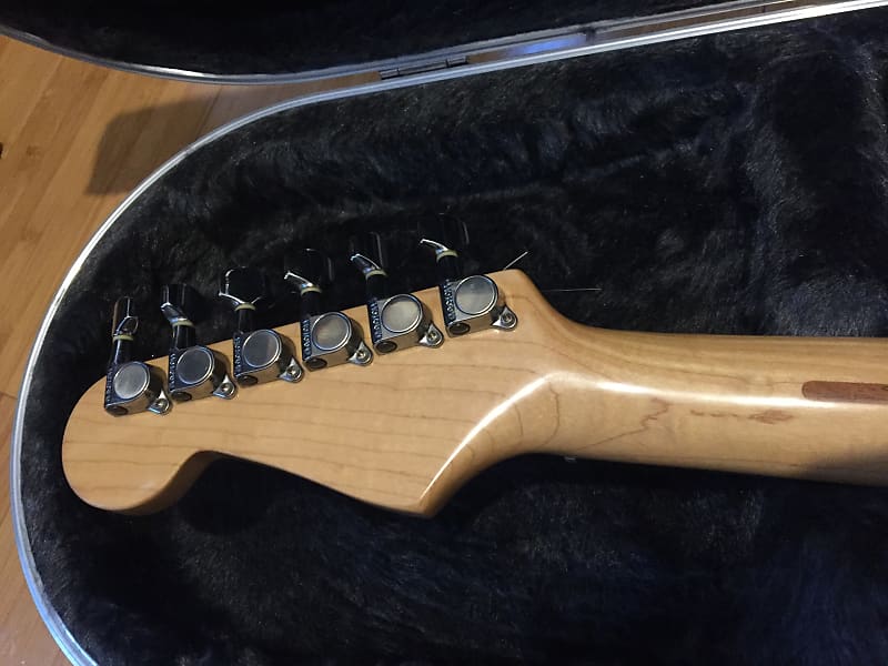 Fender Stratocaster Japan FujiGen 84/87 Candy Apple Red Fender Stratocaster Japan FujiGen 84/87 Candy Apple Red