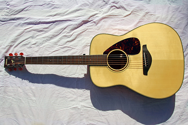 Yamaha FG750S Solid Sitka Spruce Top / Sycamore Bottom