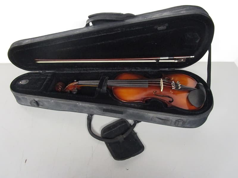 Universal SV-100 4/4 Violin with Case and Bow | Reverb