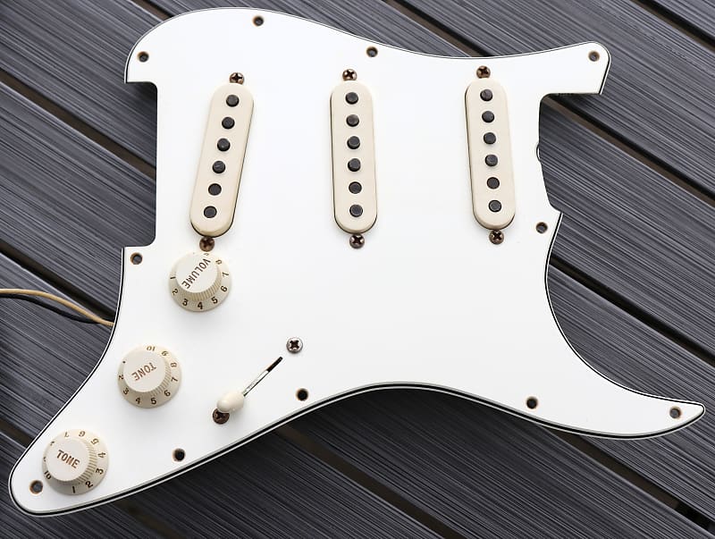Fender Stratocaster Loaded pickguard ABBY - FAT50s - With certificate image 1