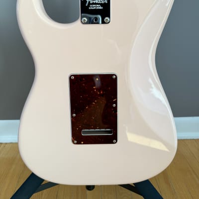 Fender Special Run American Professional Stratocaster, HSS, Shell Pink, Roasted Maple Neck 2019 - Shell Pink image 4