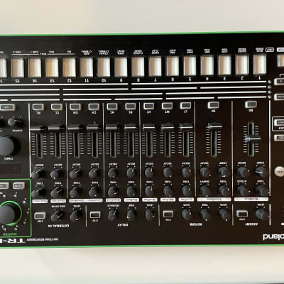 Roland AIRA TR-8 Rhythm Performer