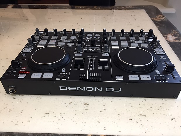 Denon Dj controller MC3000 Denon MC 3000.. slightly used.. in very good  condition, all kept in flightvcase.. All features work except the cross