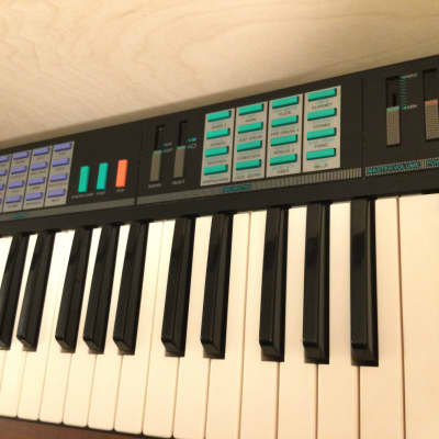 Yamaha PSR-12- Keyboard image 4