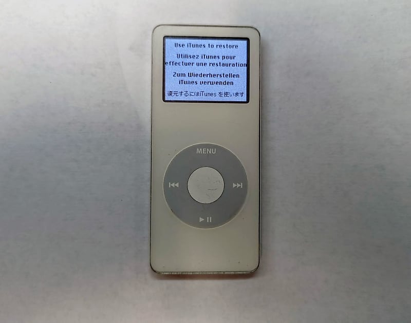Apple iPod Nano 1st Generation 2GB White A1137 MP3 Player - Tested