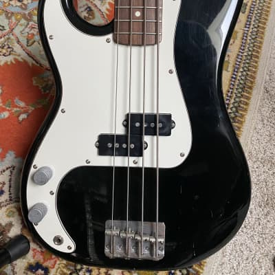 Squier	Standard Precision Bass with 32" Scale Left-Handed	1986 - 1988
