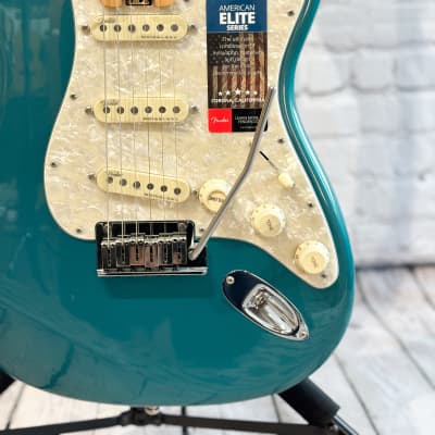 Fender American Elite Stratocaster image 3
