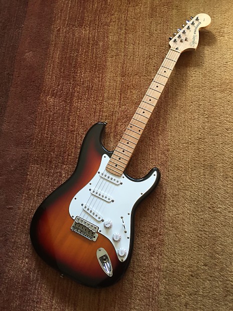 【ビンテージ】Squier ストラトキャスター サンバースト 2000年モデル ビンテージ】Squier ストラトキャスター サンバースト 2000年モデル