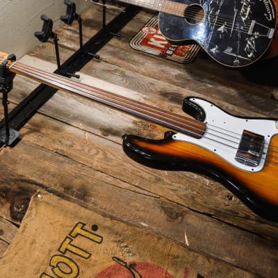 Fender Precision Bass Fretless with Rosewood Fingerboard 1978 - Sunburst image 12